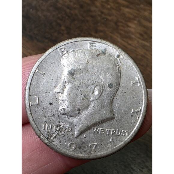1971 D Kennedy Half Dollar Coin - circulated 2 - Picture 3 of 16